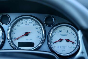 Aston Martin Vanquish V12 — photo 14