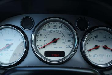 Aston Martin Vanquish 5.9 V12 — photo 11
