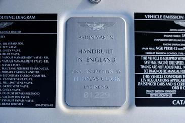 Aston Martin Vanquish 5.9 V12 — photo 13