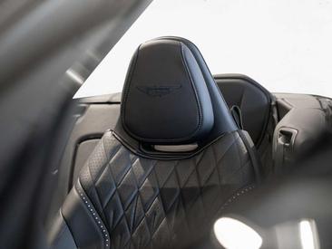 Aston Martin DB12 Volante — photo 3