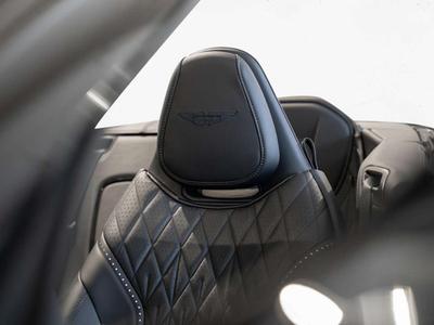 Aston Martin DB12 Volante