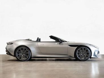 Aston Martin DB12 Volante — photo 12