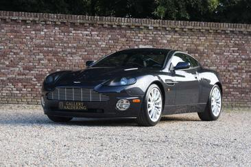 Aston Martin Vanquish 5.9 V12 — photo 17