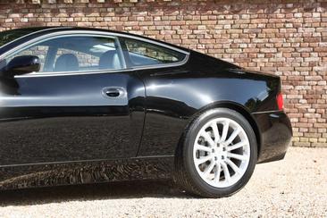 Aston Martin Vanquish V12 — photo 20