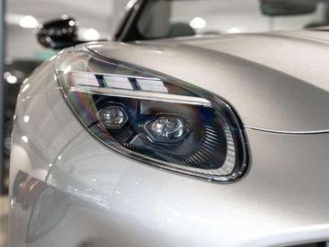 Aston Martin DB12 Volante — photo 18