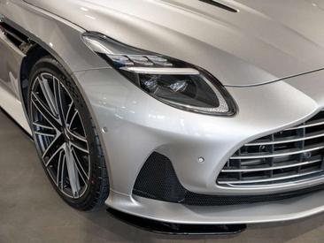 Aston Martin DB12 Volante — photo 19