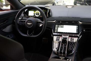 Aston Martin V8 Carbon Paket — photo 10