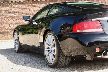 Aston Martin Vanquish V12 — photo 28