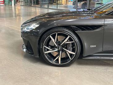 Aston Martin DBS 5.2 V12 Biturbo Superleggera — photo 13