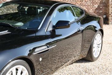 Aston Martin Vanquish V12 — photo 38