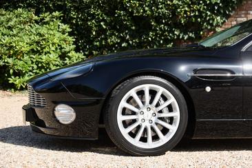 Aston Martin Vanquish V12 — photo 40