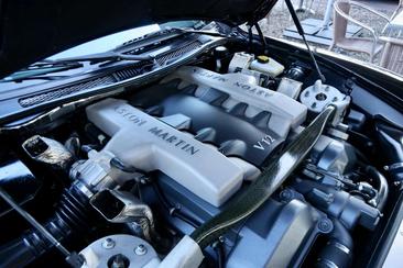 Aston Martin Vanquish V12 — photo 43