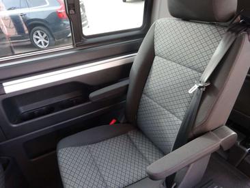 Volkswagen Multivan — photo 11