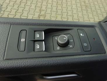 Volkswagen Multivan — photo 14