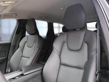 Volvo XC60 B4 Core — photo 9