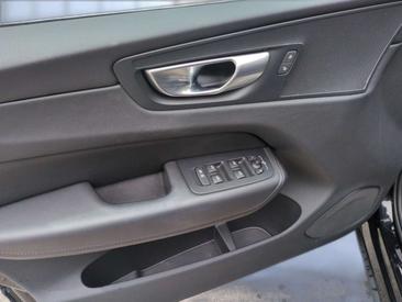 Volvo XC60 B4 Core — photo 10