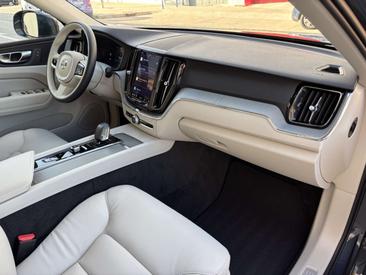 Volvo XC60 T6 Recharge Core — photo 11