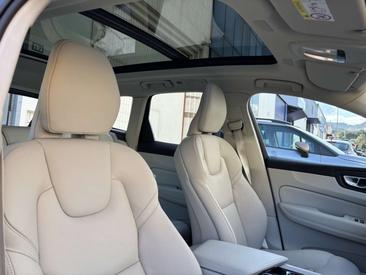Volvo XC60 T6 Recharge Core — photo 12