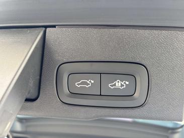 Volvo XC60 T6 Recharge Core — photo 19