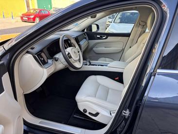 Volvo XC60 T6 Recharge Core — photo 24