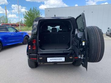Land Rover Defender 110 X-Dynamic SE D250 — photo 13
