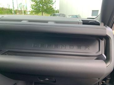 Land Rover Defender 110 X-Dynamic SE D250 — photo 14