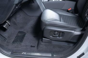 Land Rover Discovery R-DYNAMIC SE D250 — photo 16