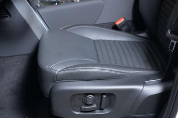 Land Rover Discovery R-DYNAMIC SE D250 — photo 17