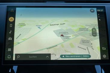 Land Rover Discovery R-DYNAMIC SE D250 — photo 22