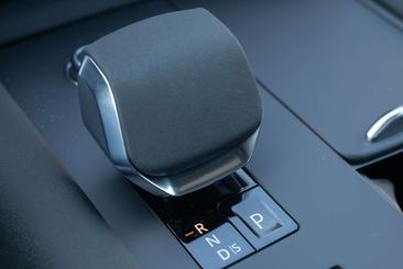 Land Rover Discovery R-DYNAMIC SE D250 — photo 24