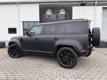Land Rover Defender 110 Black Edition 4.4 V8 MHEV P635 — photo 2