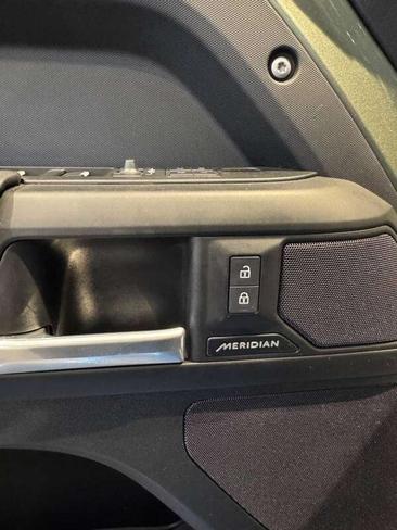 Land Rover Defender D200 — photo 10