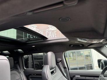 Land Rover Defender 110 Black Edition 4.4 V8 MHEV P635 — photo 14