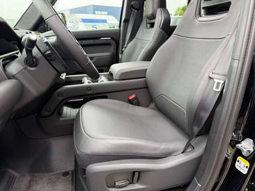 Land Rover Defender 110 Black Edition 4.4 V8 MHEV P635 — photo 17
