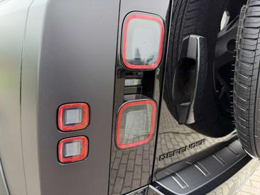Land Rover Defender 110 Black Edition 4.4 V8 MHEV P635 — photo 29