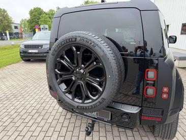 Land Rover Defender 110 Black Edition 4.4 V8 MHEV P635 — photo 34