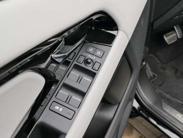 Land Rover Range Rover Evoque P300e Dynamic SE AWD Auto 24MY Noir — photo 8