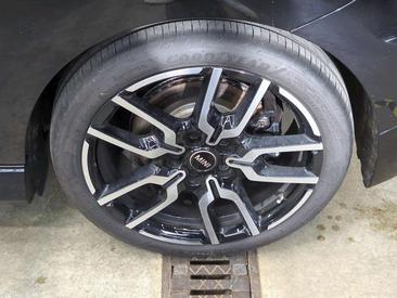 Mini Cooper SE JCW — photo 19