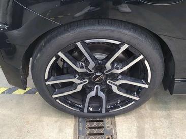 Mini Cooper SE JCW — photo 21