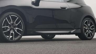 Mini Cooper SE JCW — photo 31