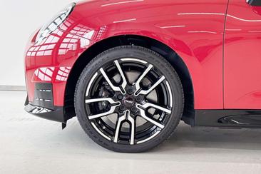 Mini Cooper SE JCW — photo 3