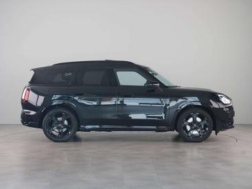 Mini Countryman JCW Electric — photo 3