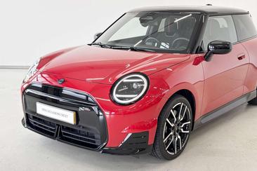 Mini Cooper SE JCW — photo 18