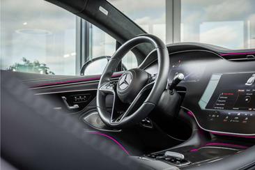Mercedes EQS 450+ AMG Line — photo 10