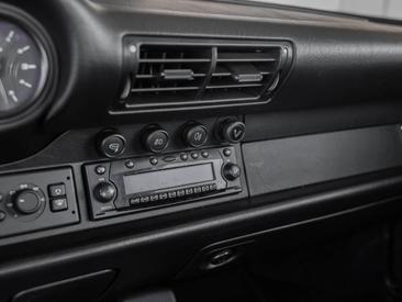 Porsche 993 Carrera Cabriolet — photo 21