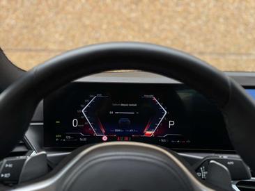 BMW 318i M Sport — photo 14