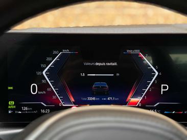 BMW 318i M Sport — photo 16