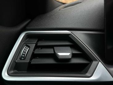 BMW 318i M Sport — photo 28