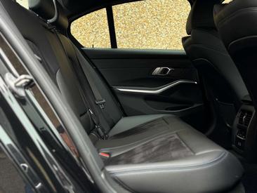 BMW 318i M Sport — photo 22