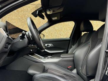 BMW 318i M Sport — photo 23